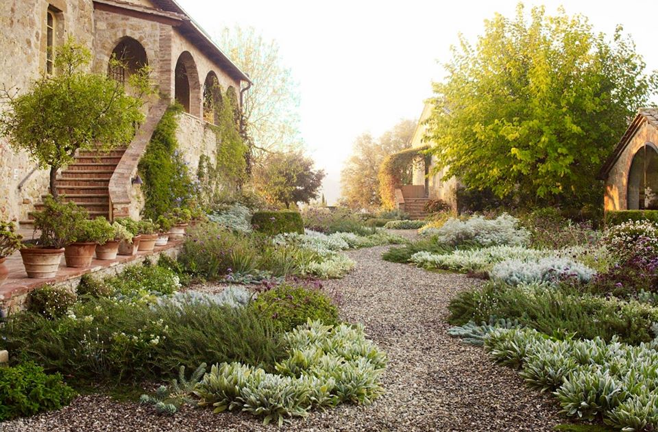 Traditions and modernity in garden design