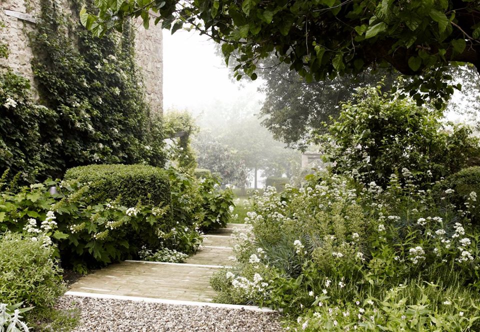 Traditions and modernity in garden design